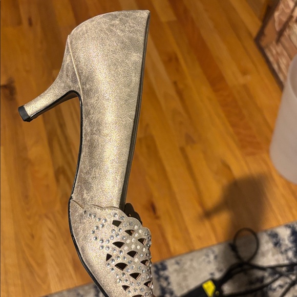 Pumps - Picture 8 of 8